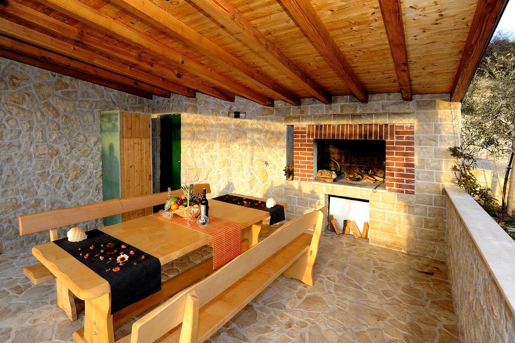 Holiday Home Mirna Vala Севид Екстериор снимка