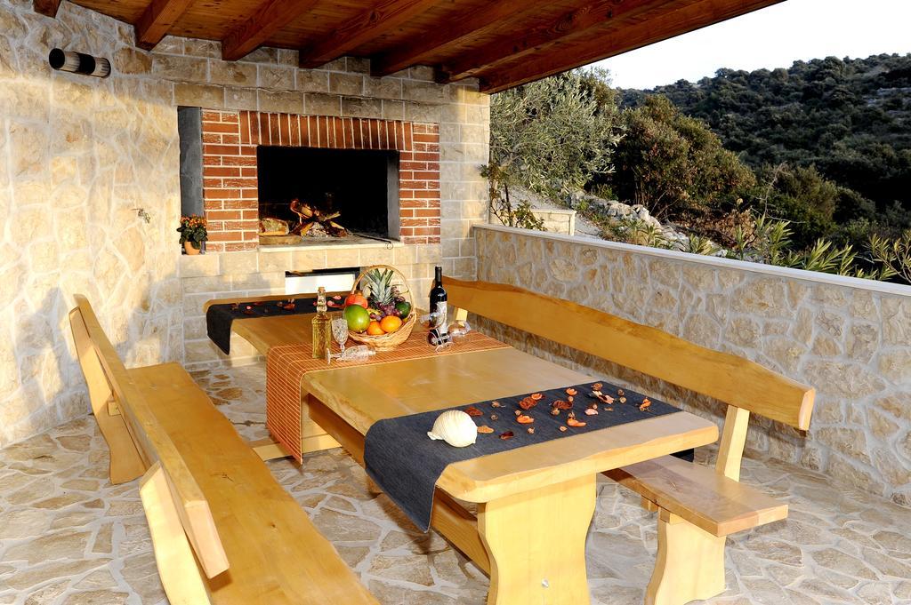 Holiday Home Mirna Vala Севид Екстериор снимка