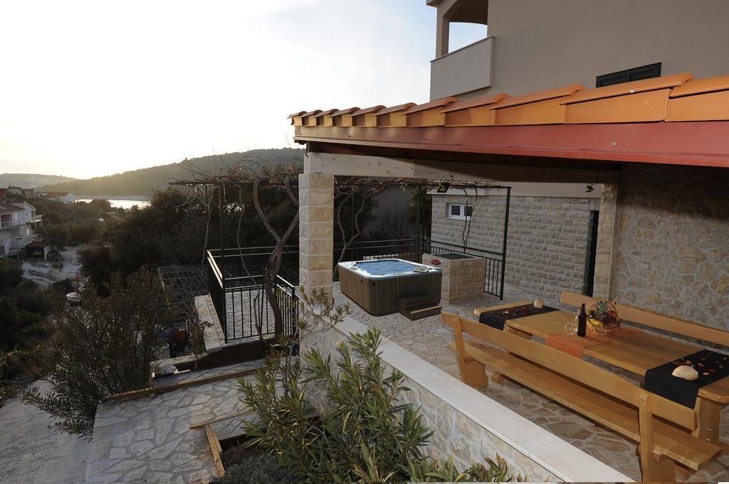 Holiday Home Mirna Vala Севид Екстериор снимка