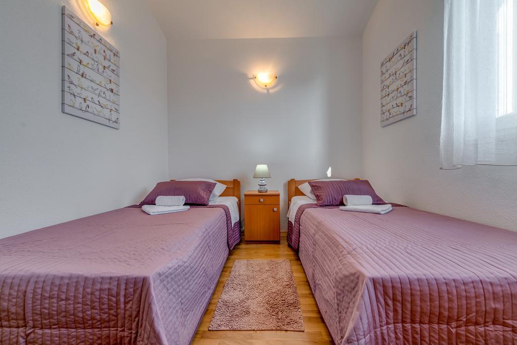 Holiday Home Mirna Vala Севид Екстериор снимка