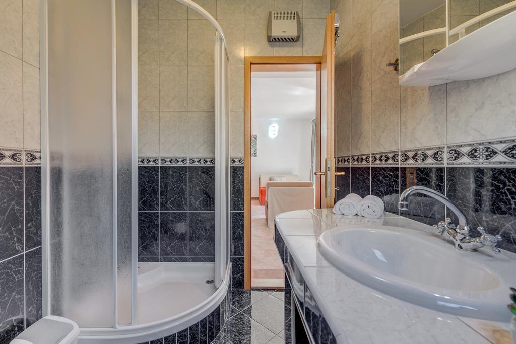 Holiday Home Mirna Vala Севид Екстериор снимка