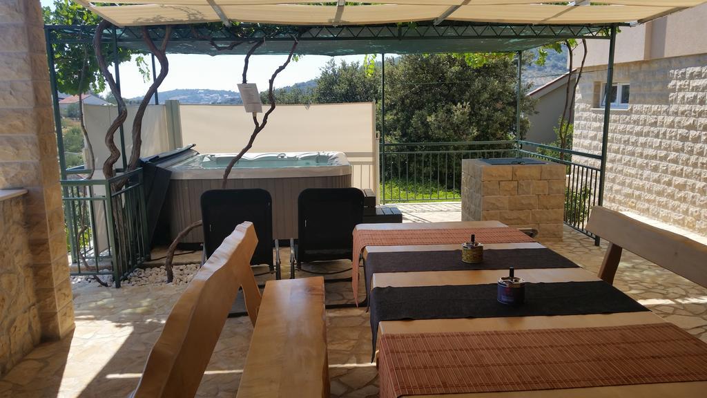 Holiday Home Mirna Vala Севид Екстериор снимка